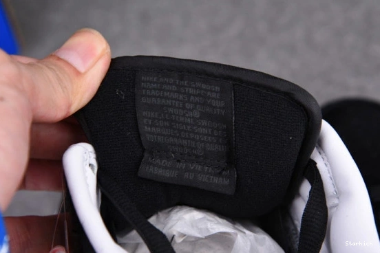 Toy (2020) Low Dunk Nike Medicom CZ5127-001 SB 0824